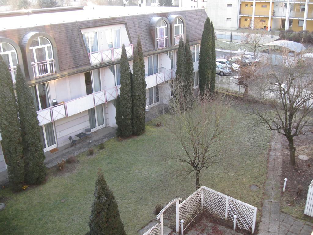 Holiday Apartments Warmbad فيلاخ الغرفة الصورة