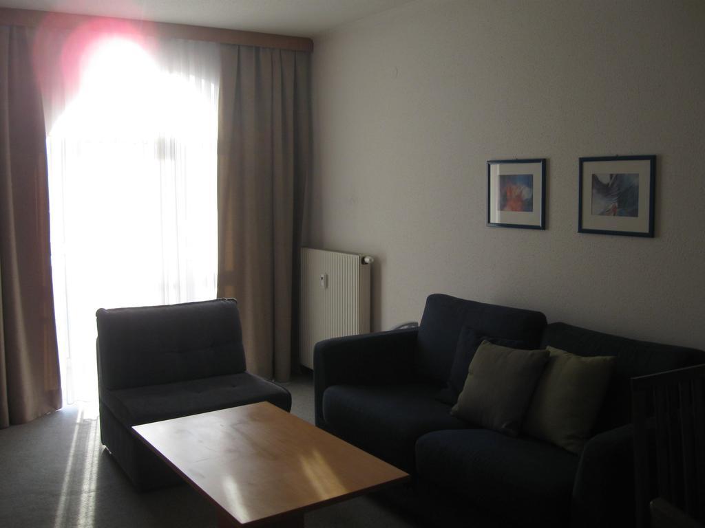 Holiday Apartments Warmbad فيلاخ الغرفة الصورة